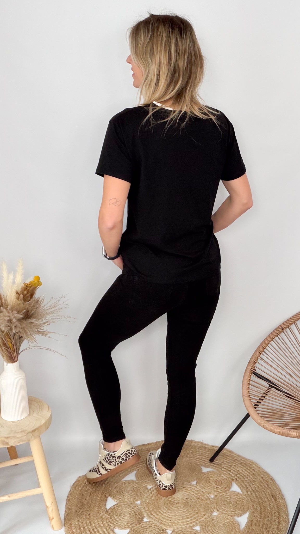 T-shirt Col V "Cœur Léopard"