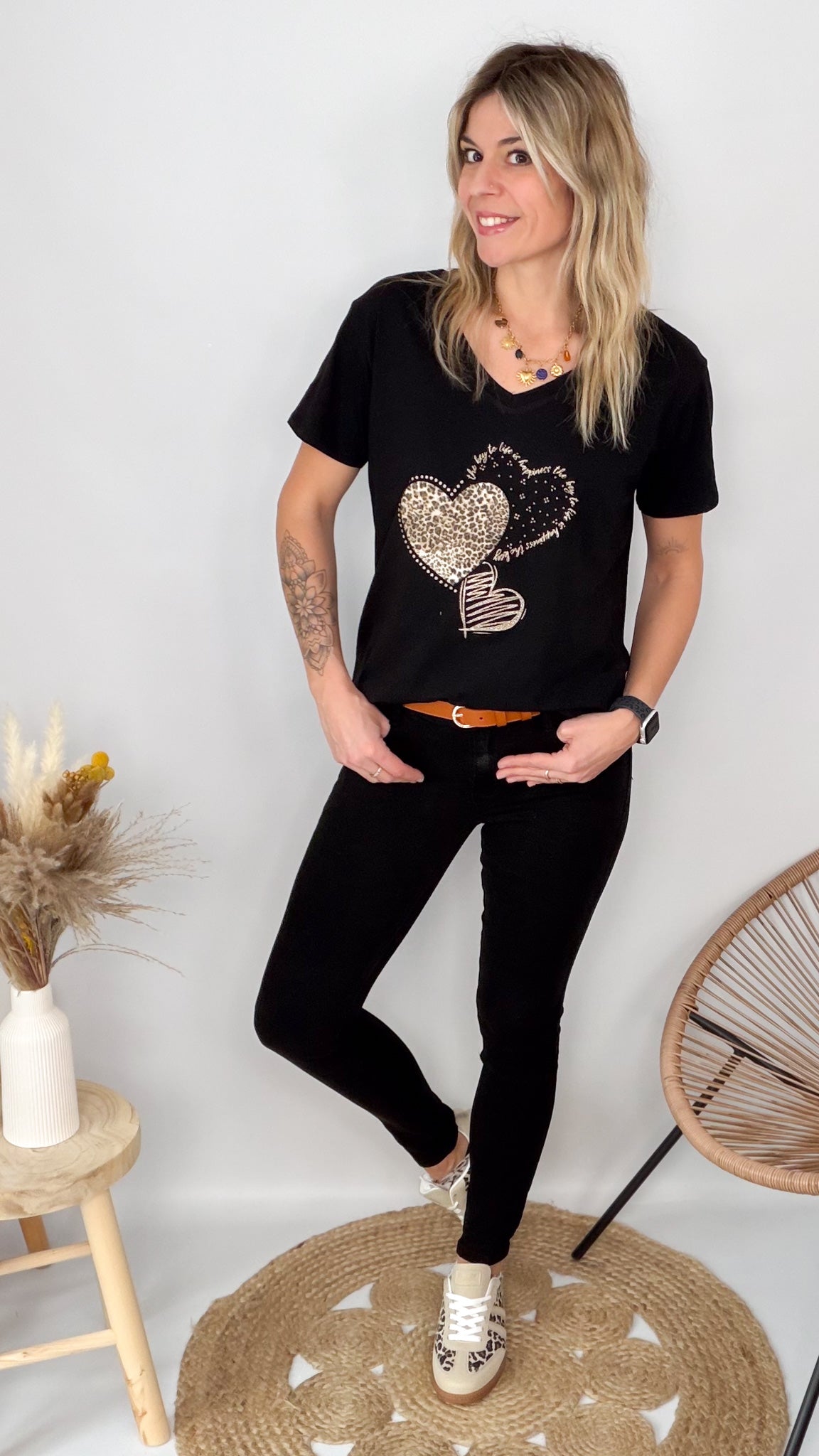 T-shirt Col V "Cœur Léopard"