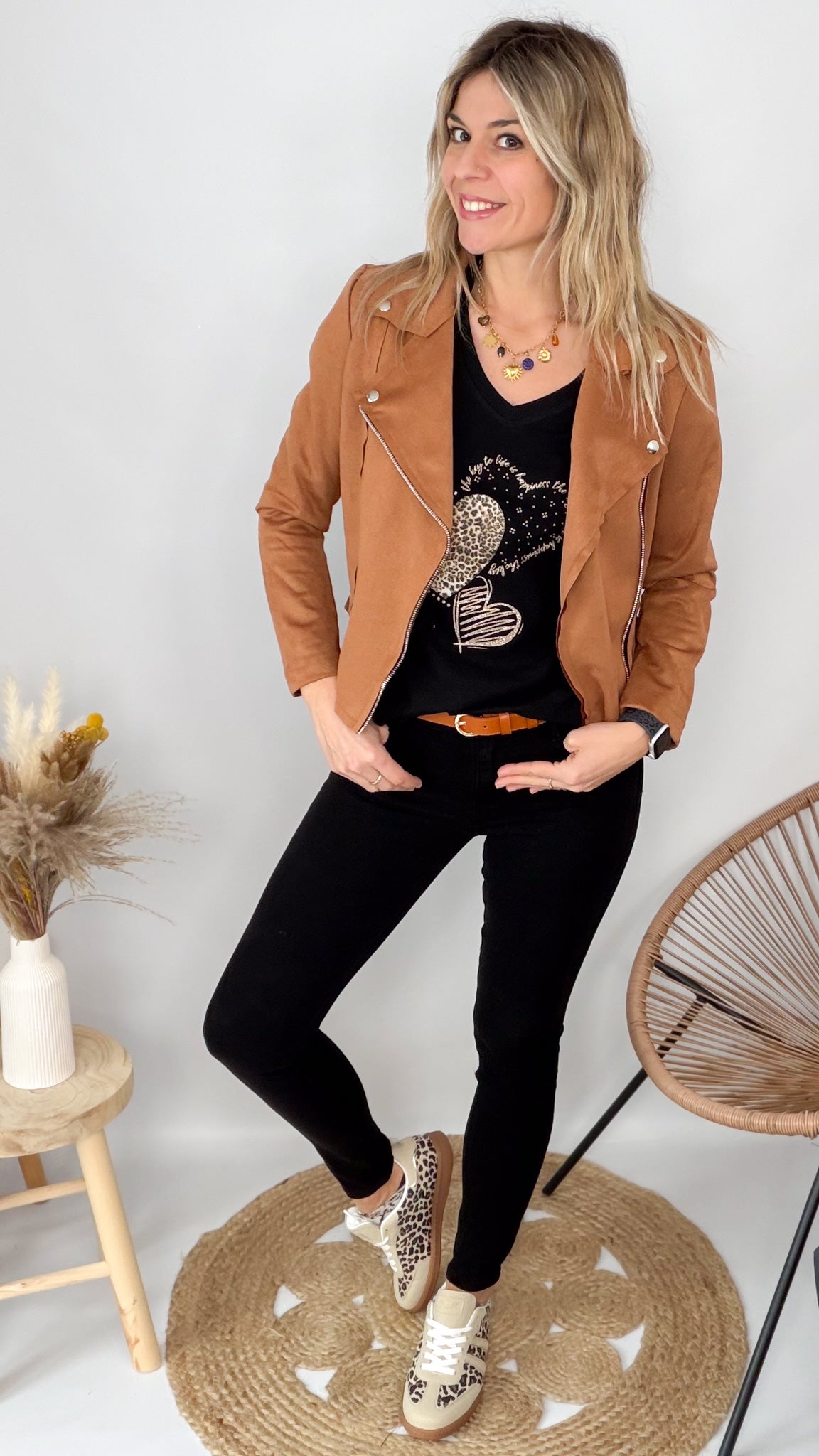 T-shirt Col V "Cœur Léopard"