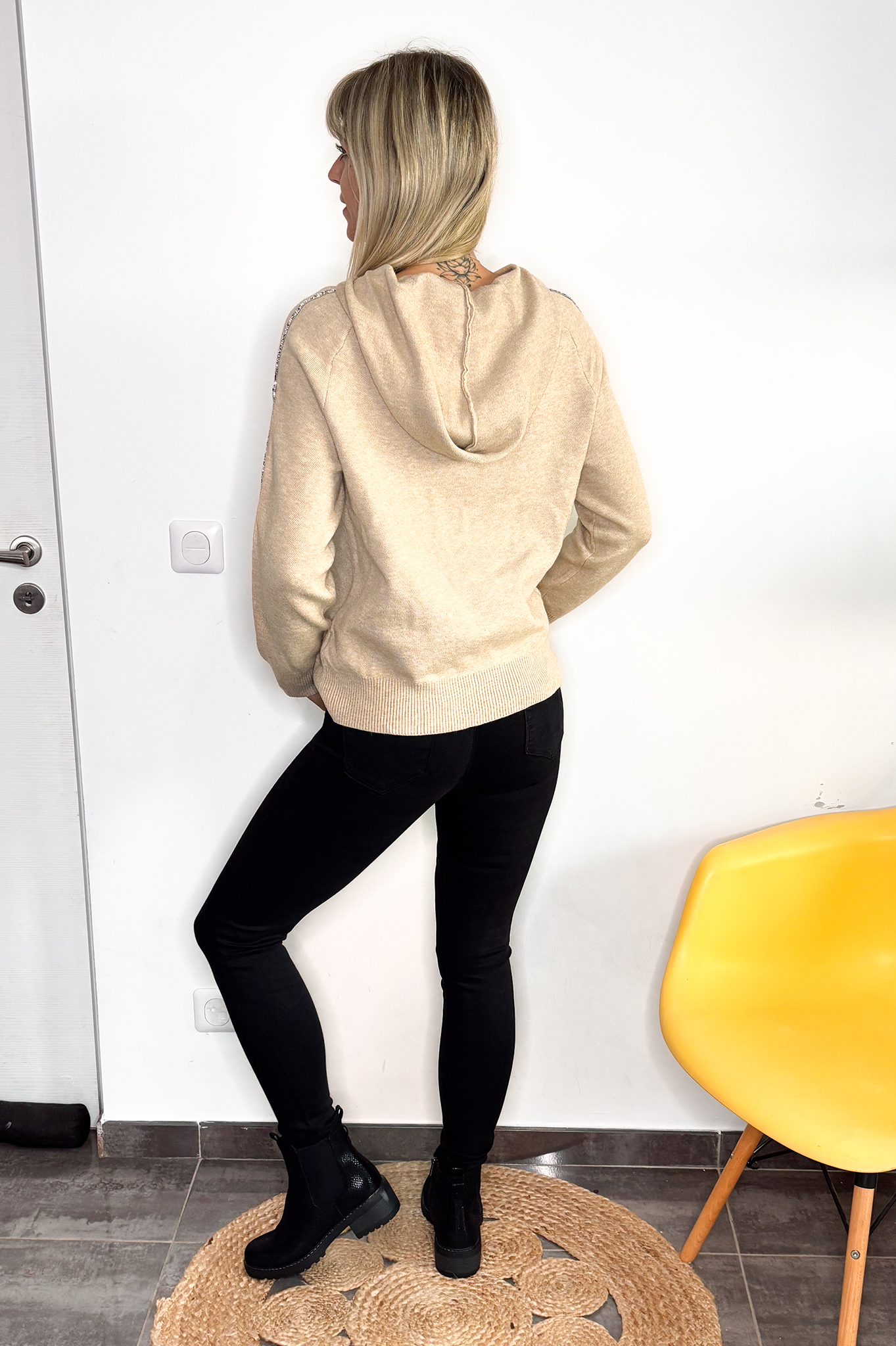 Sweat pull taupe strass manches