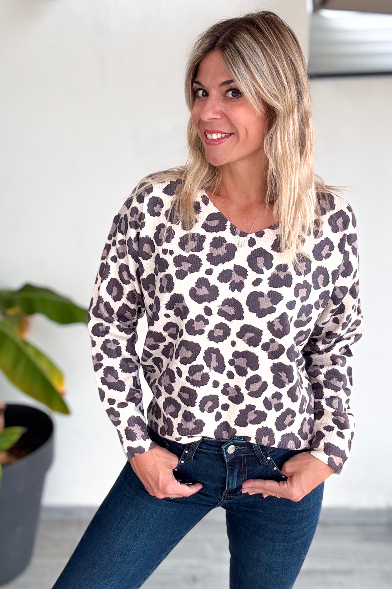 Pull léopard fond beige pailleté 