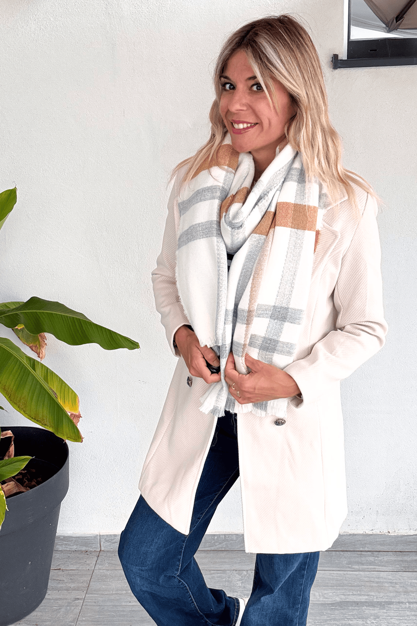 Echarpe à carreaux blanche