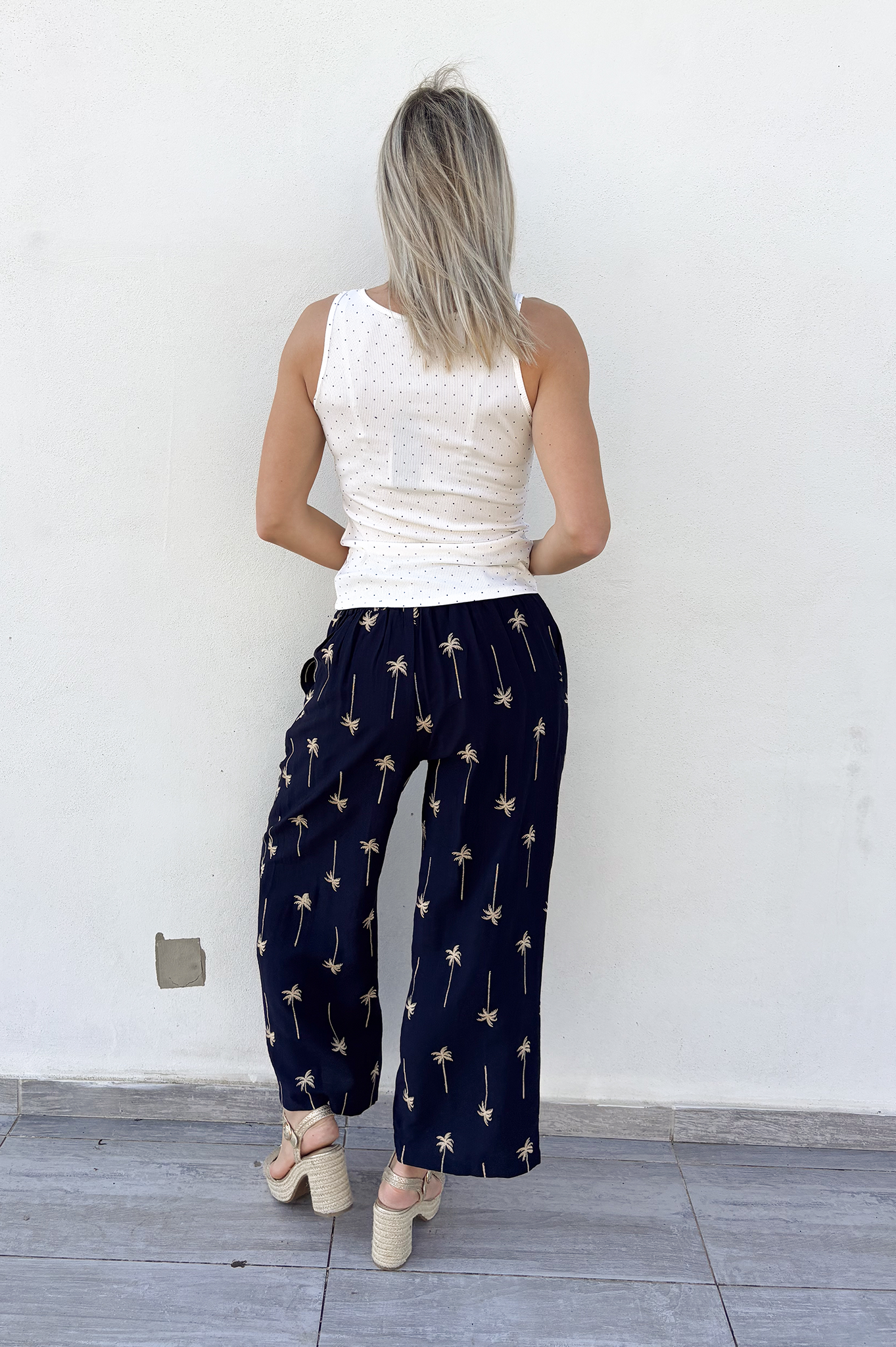 Pantalon fluide large marine avec palmier