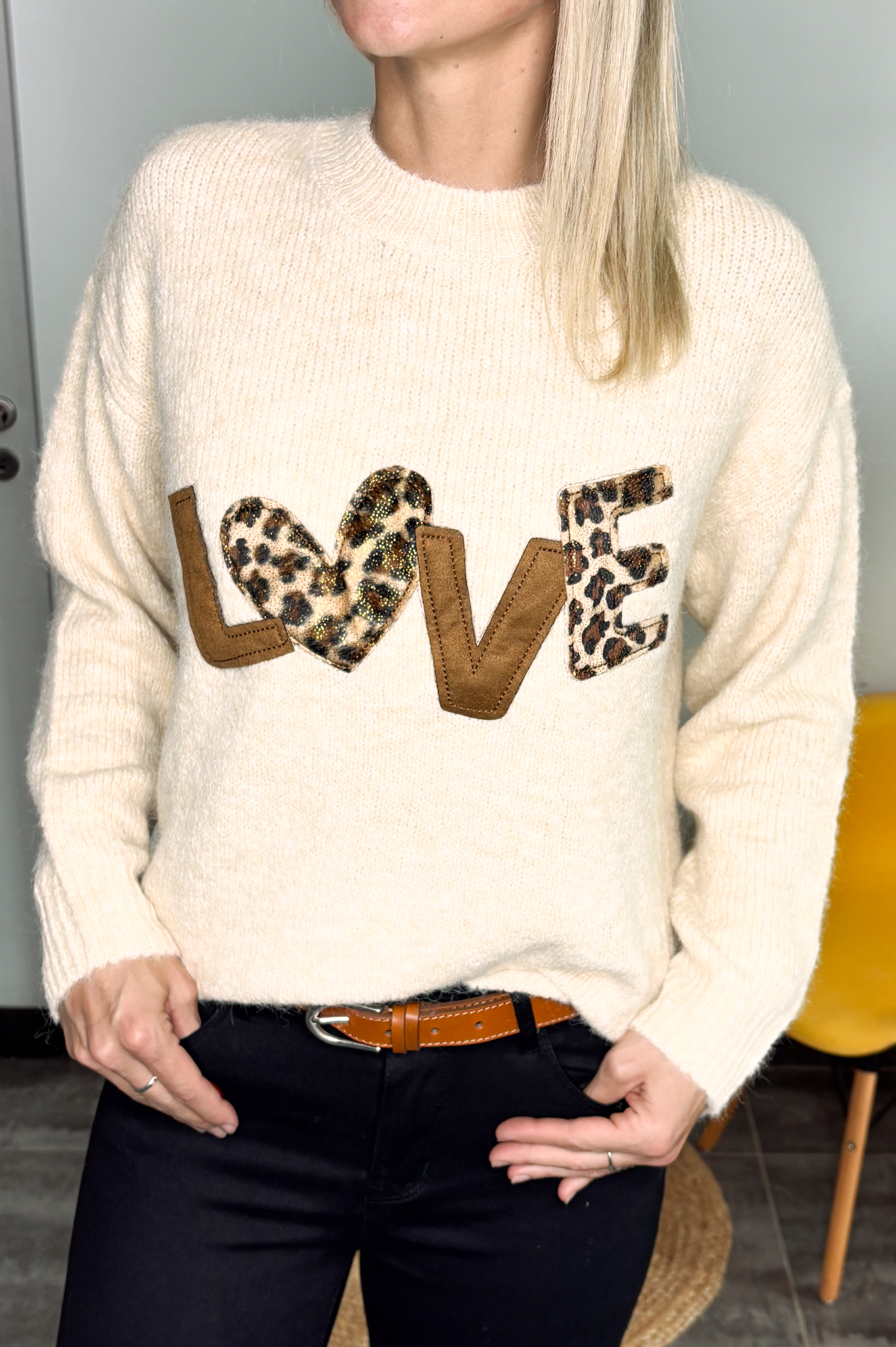 Pull beige love leopard