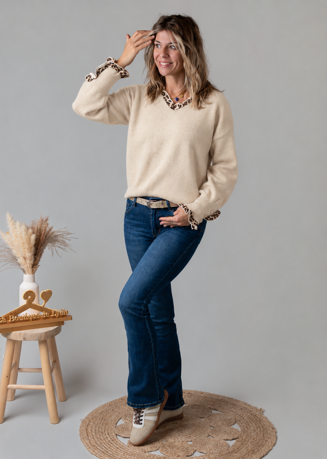 Pull col V beige détails léopard 