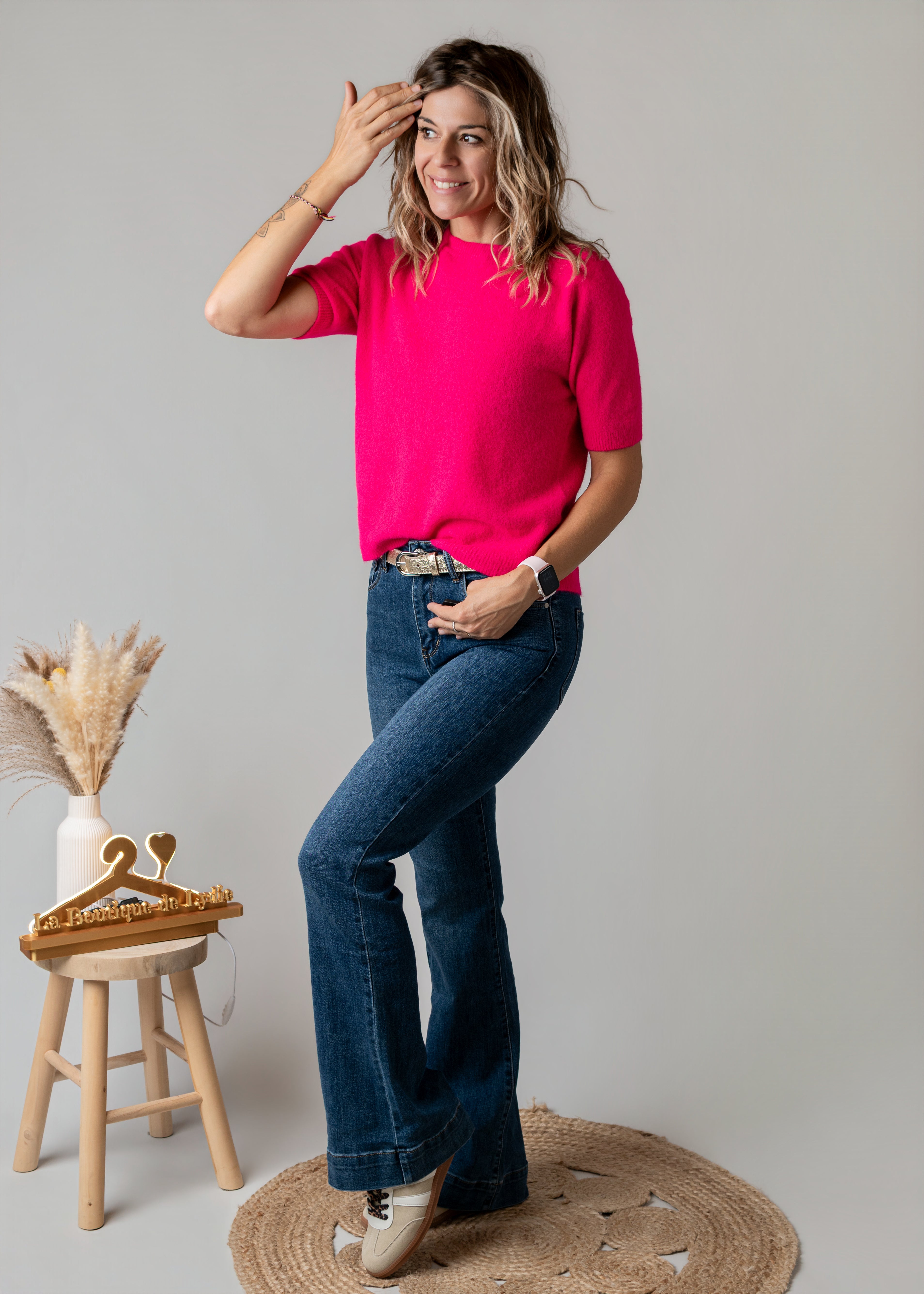Pull fuchsia, Femme manches courtes