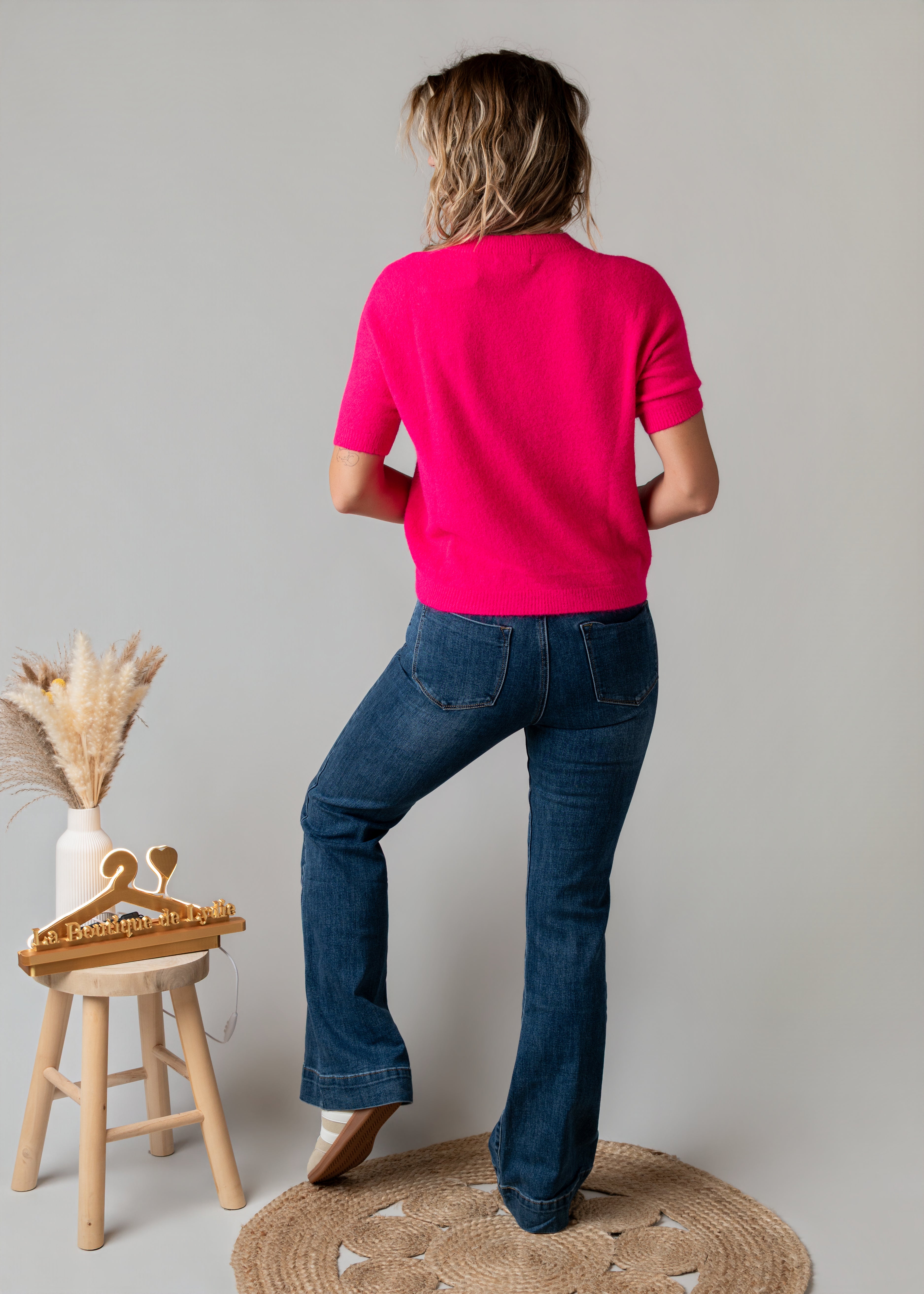Pull fuchsia, Femme manches courtes