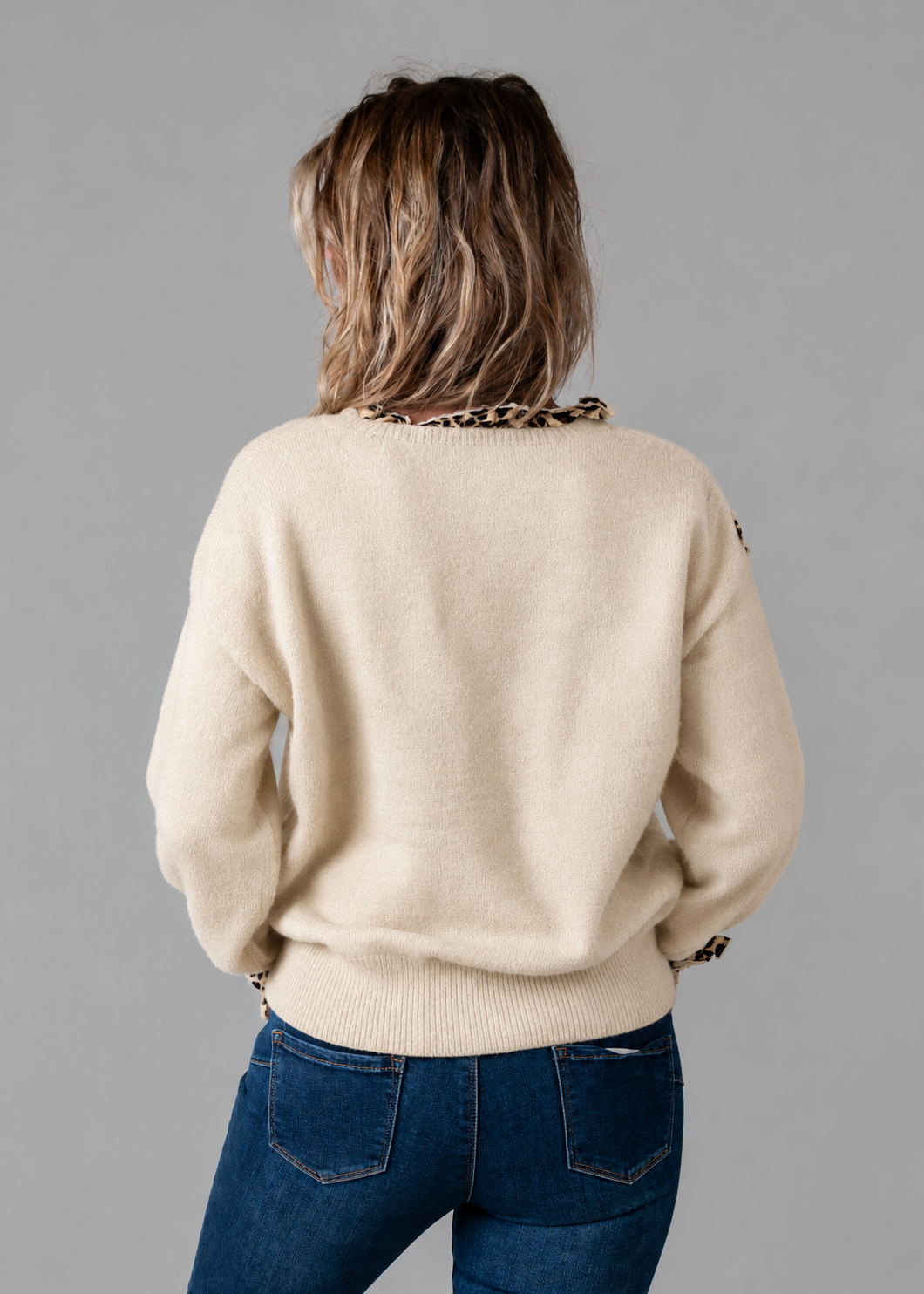 Pull col V beige détails léopard 
