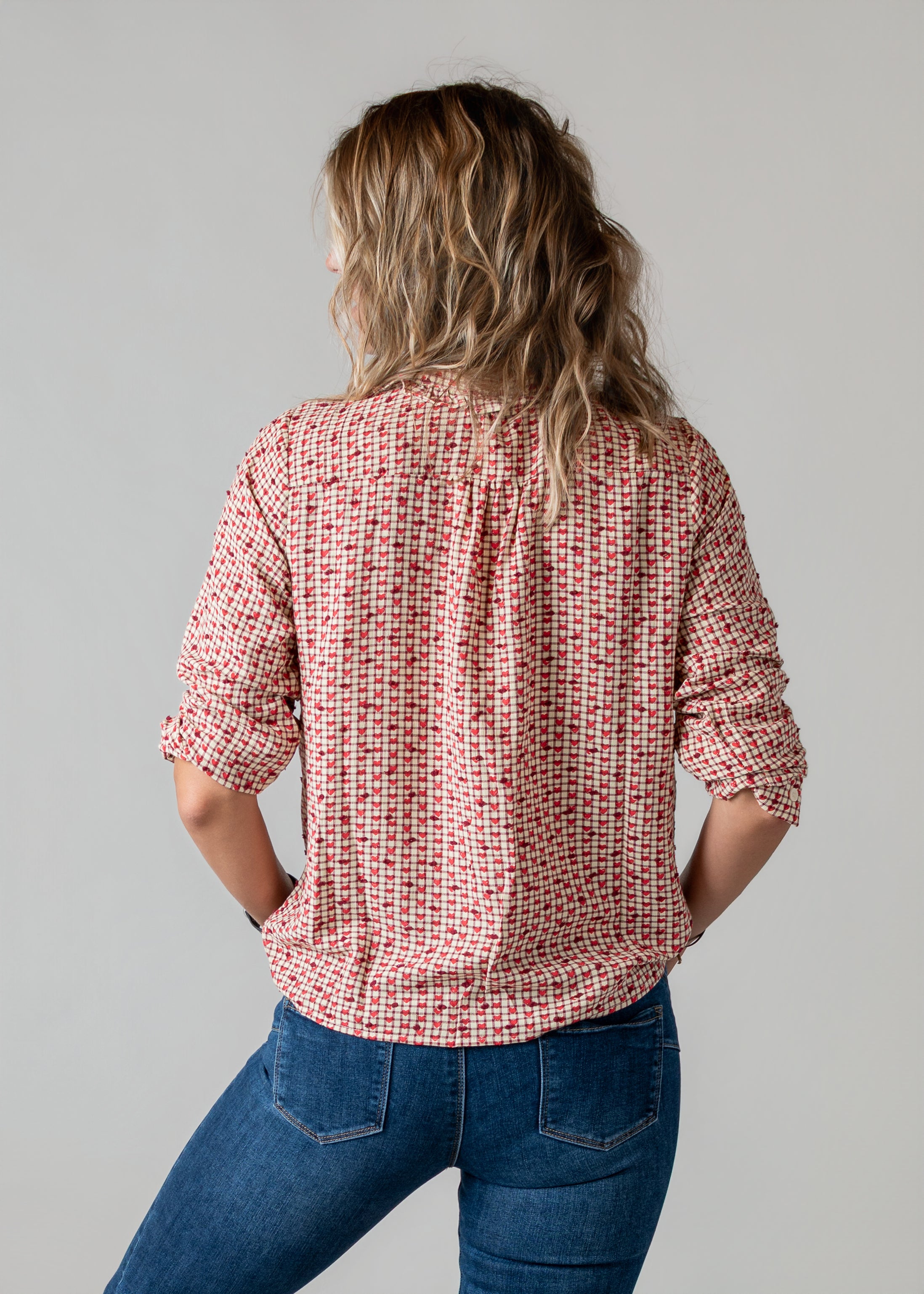 Blouse à carreaux et cœurs rouge