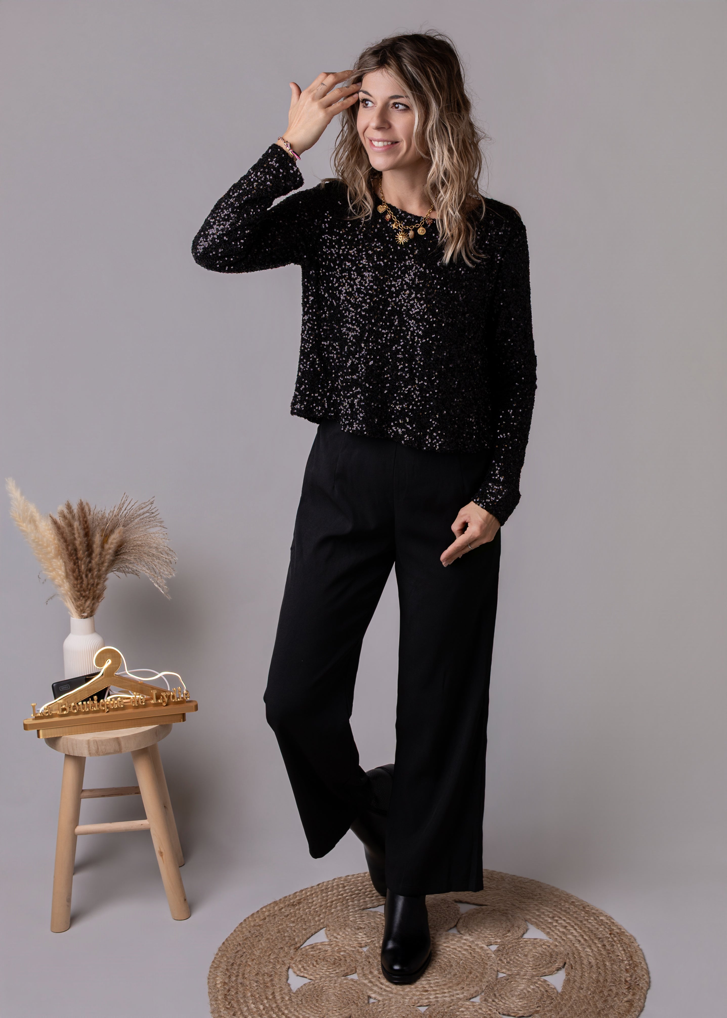 Combinaison pantalon palazzo noire haut sequins et dos nu 