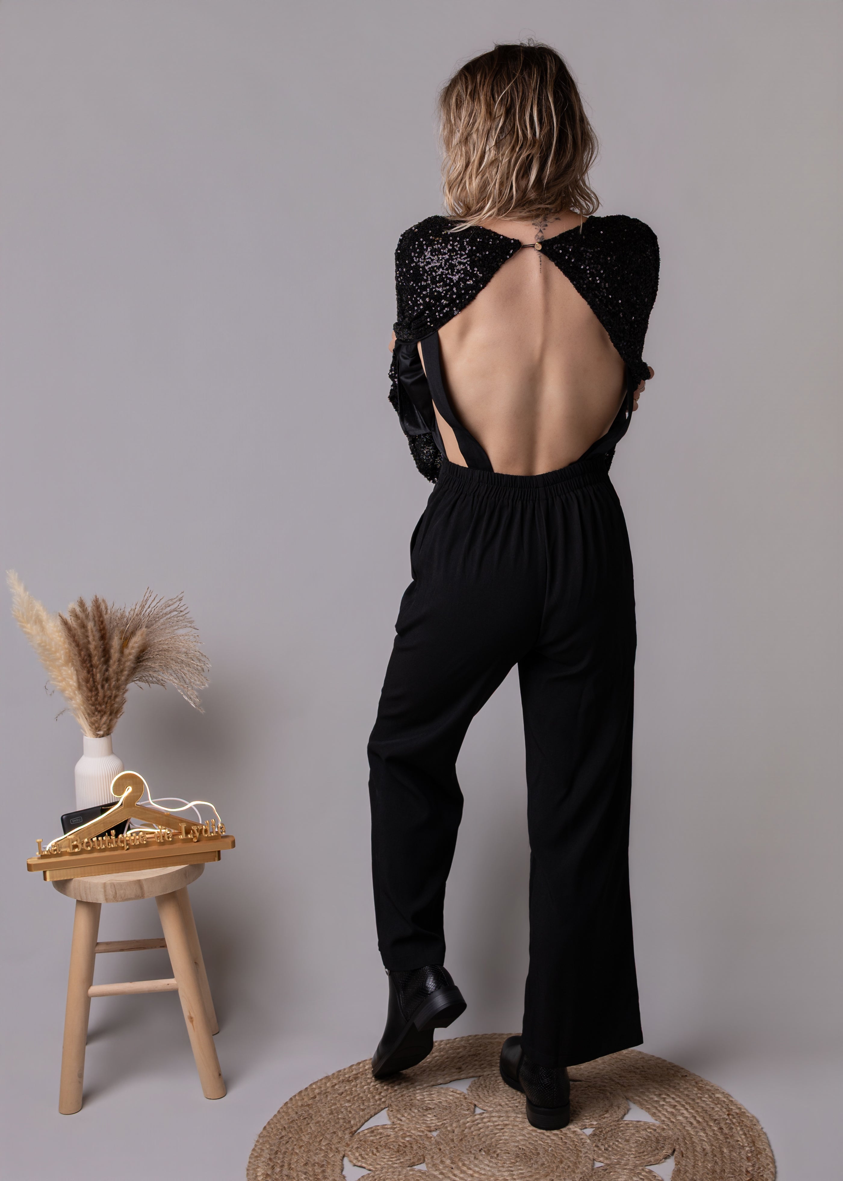 Combinaison pantalon palazzo noire haut sequins et dos nu 