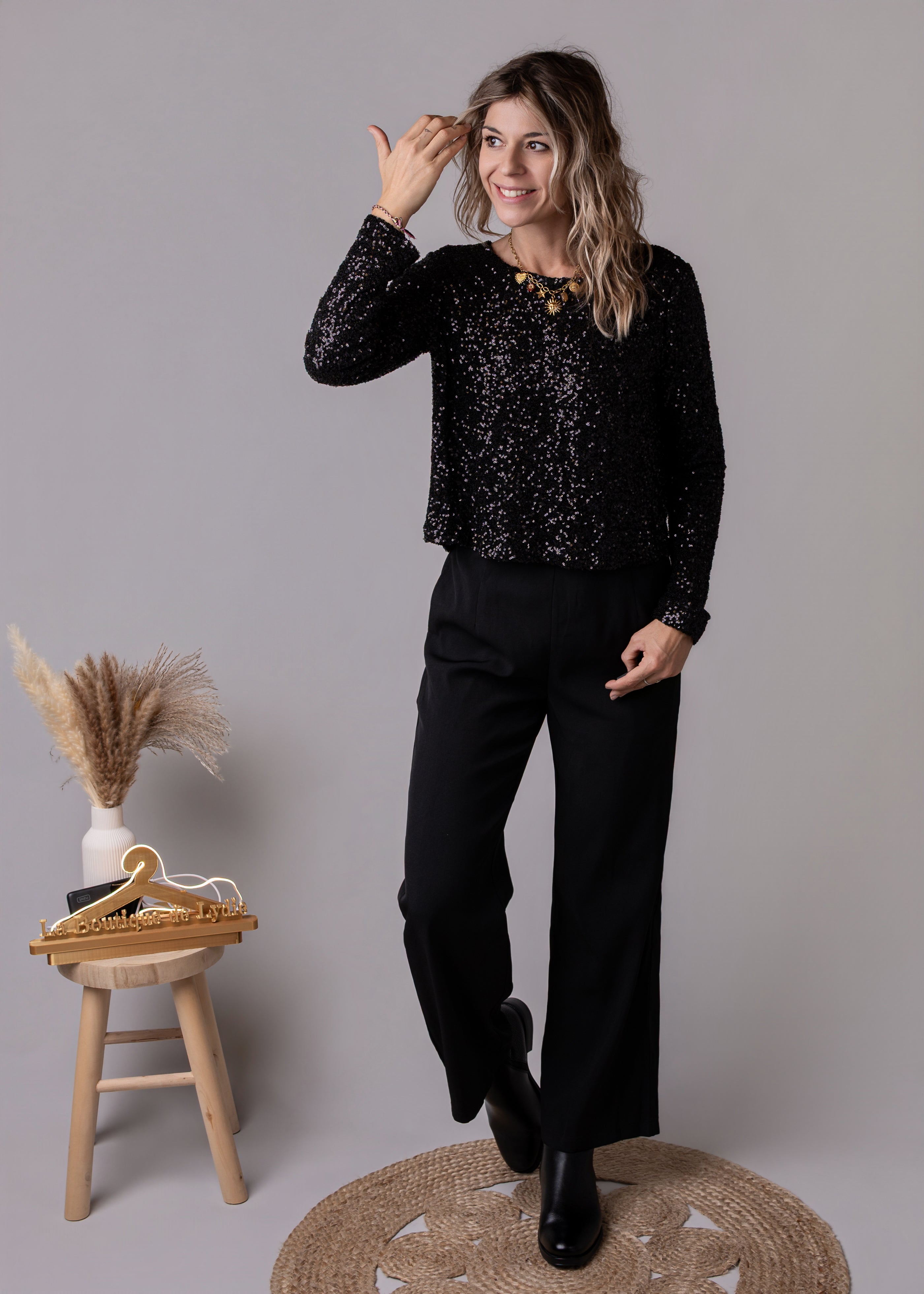 Combinaison pantalon palazzo noire haut sequins et dos nu 
