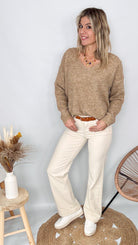 Gros plan maille pull camel col V taille unique 36 au 42