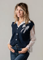 Ensemble Gilet Sans Manches Marine et Chemise Dentelle la boutique de lydie