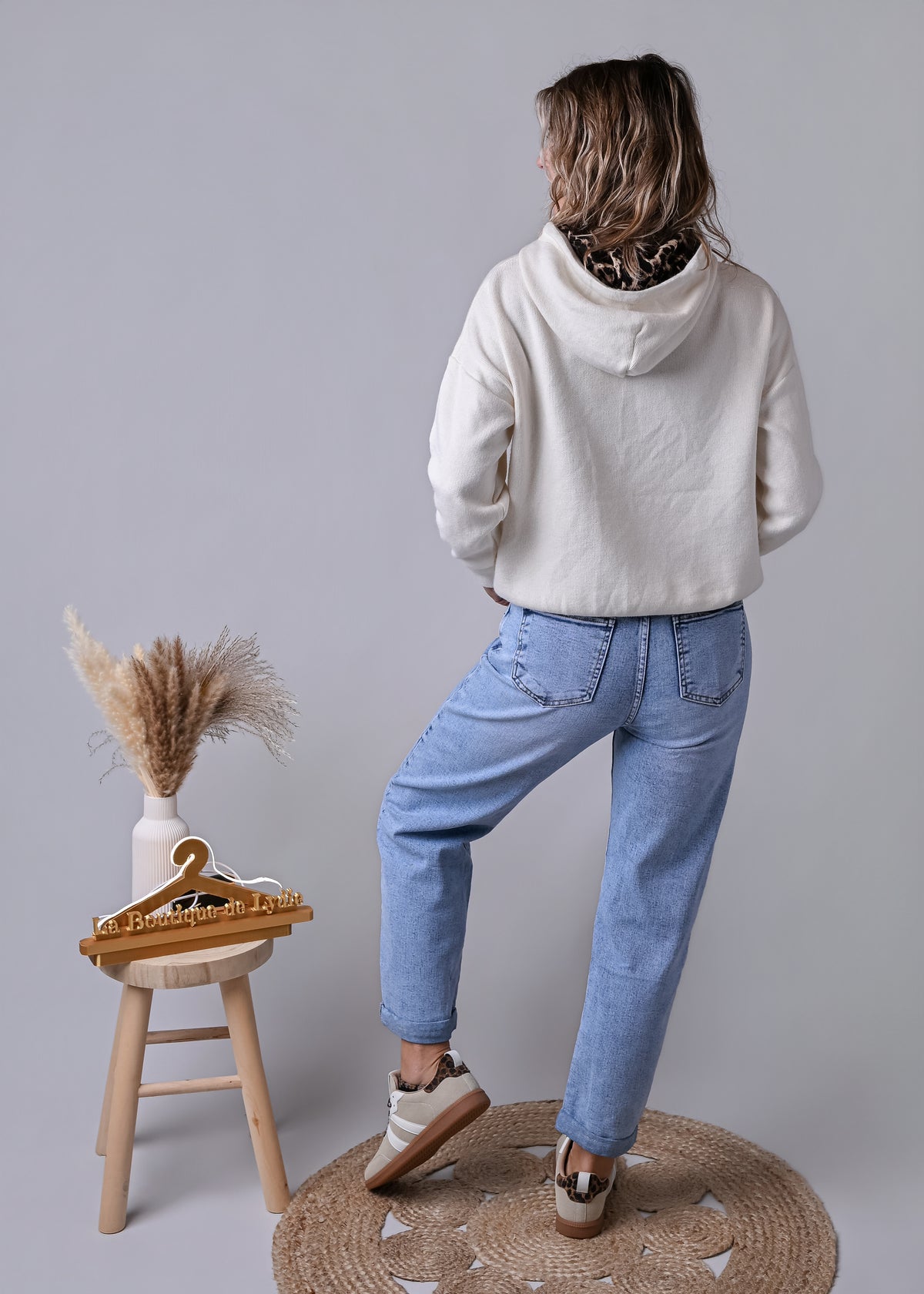 Sweat pull à capuche beige détails léopard