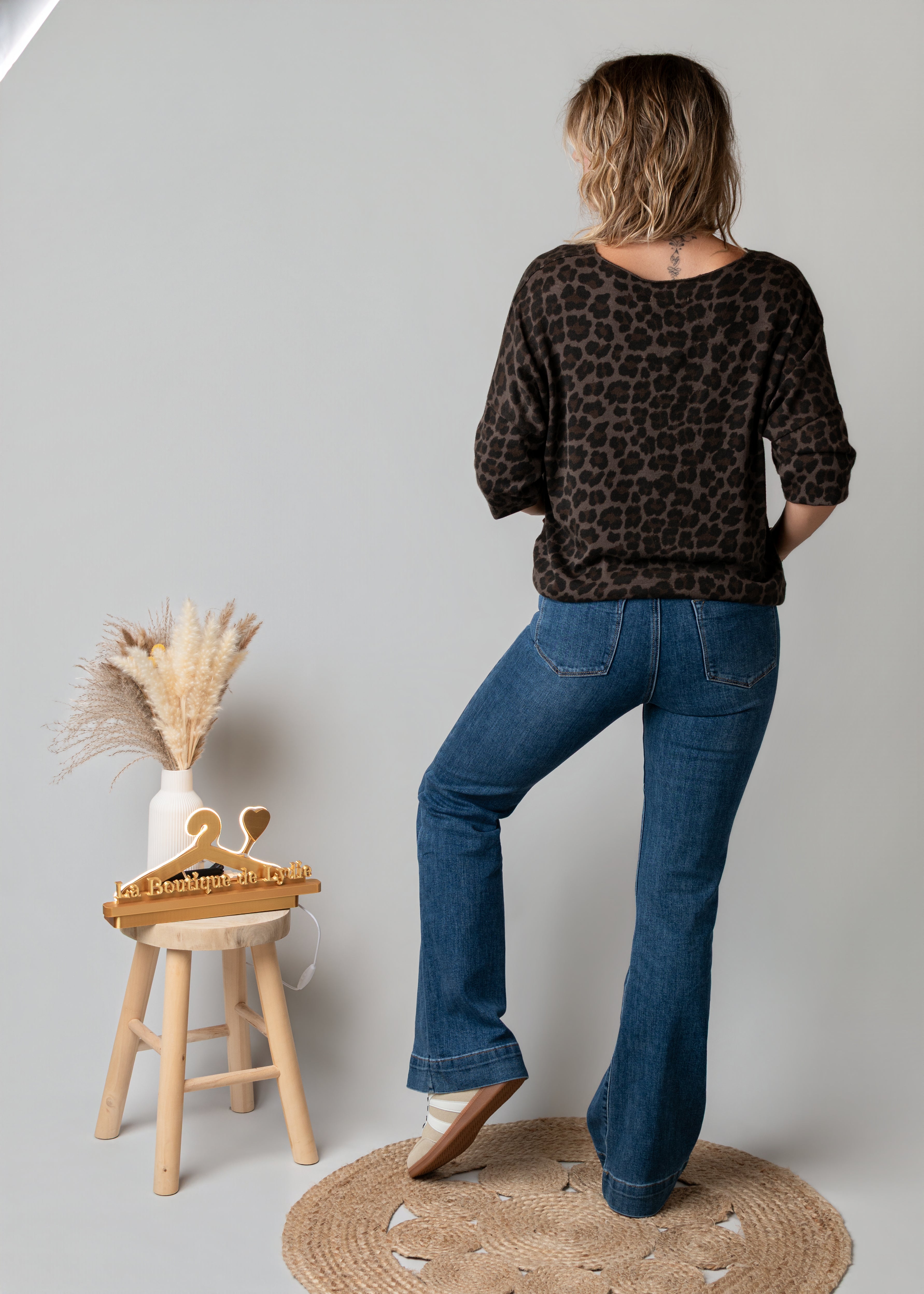 Jean flare bleu brut bas large surpiqué
