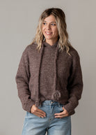 Pull sweat à capuche chocolat à pompons tressés