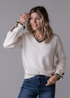 Pull col V beige détails léopard la boutique de lydie