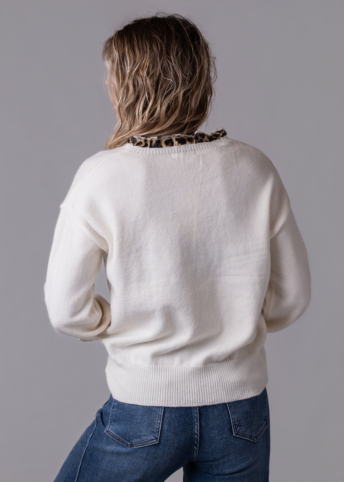 Pull col V beige détails léopard 