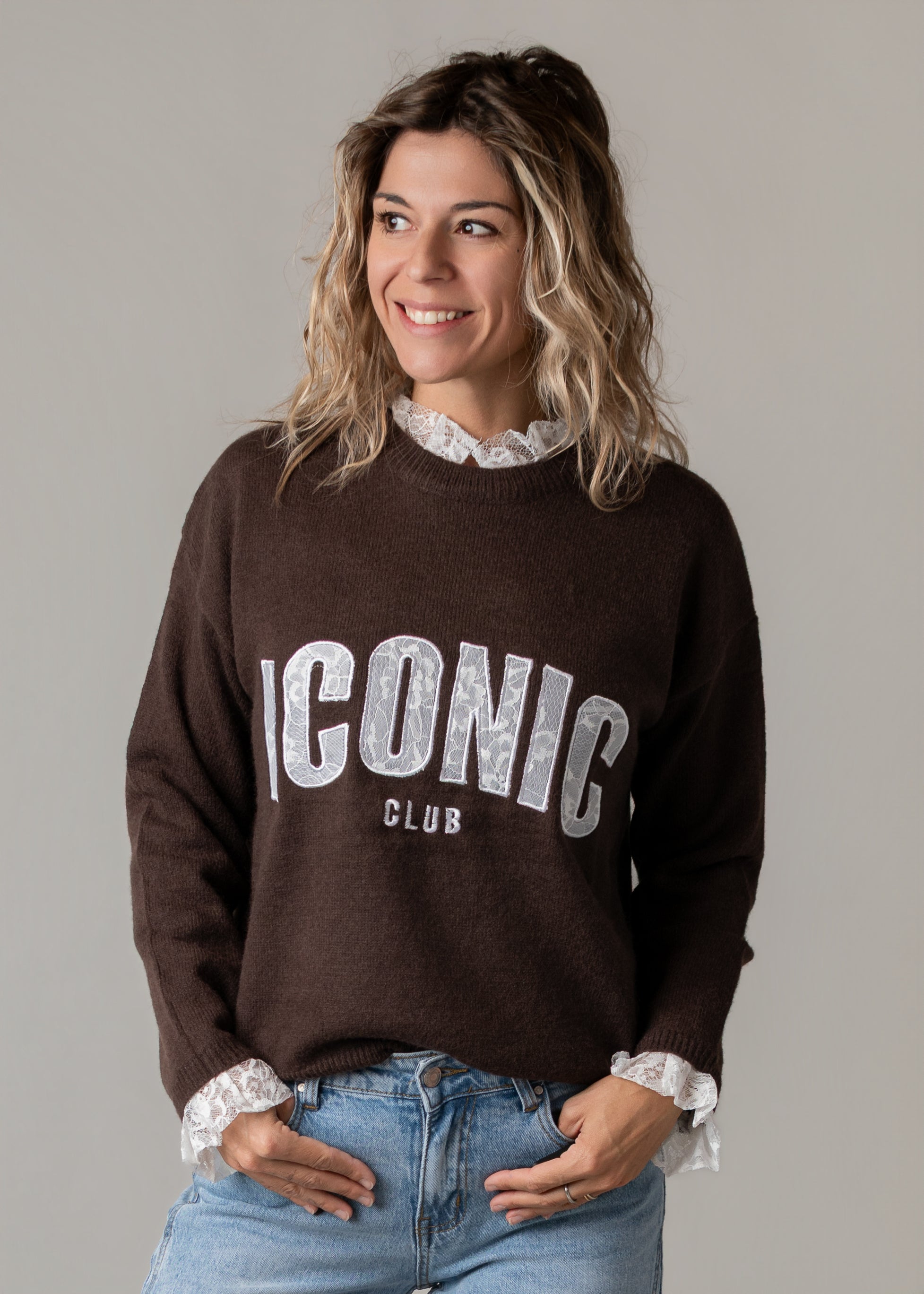 Pull chocolat dentelle brodé Iconic  la Boutique de Lydie