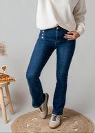 Jean flare bleu brut à boutons la boutique de lydie