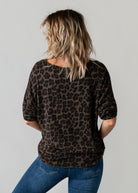 Pull fin col V léopard chocolat