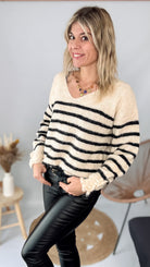 Pull maille marinière col V écru rayé noir femme