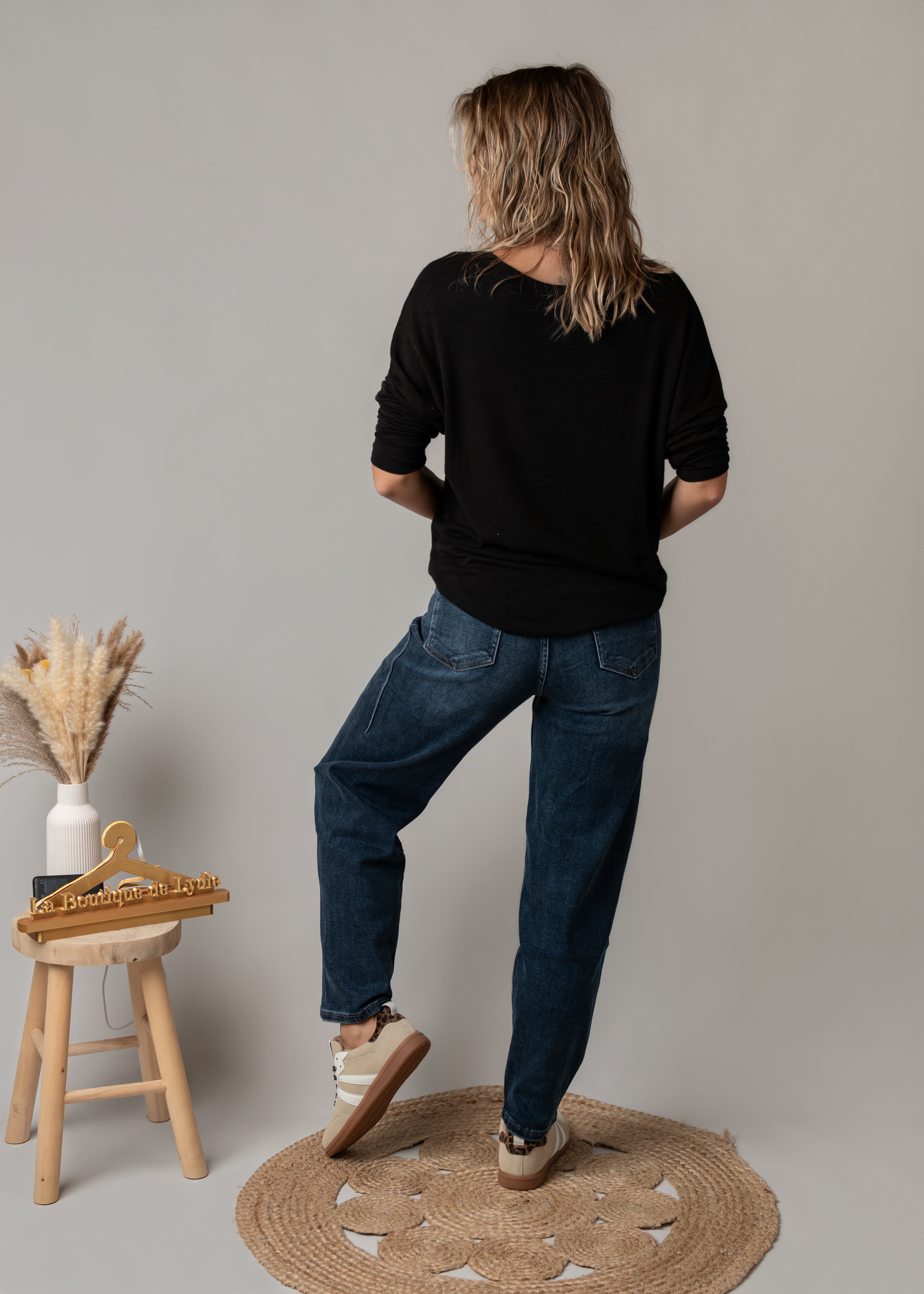 Pull fin col V noir brodé léopard Iconic