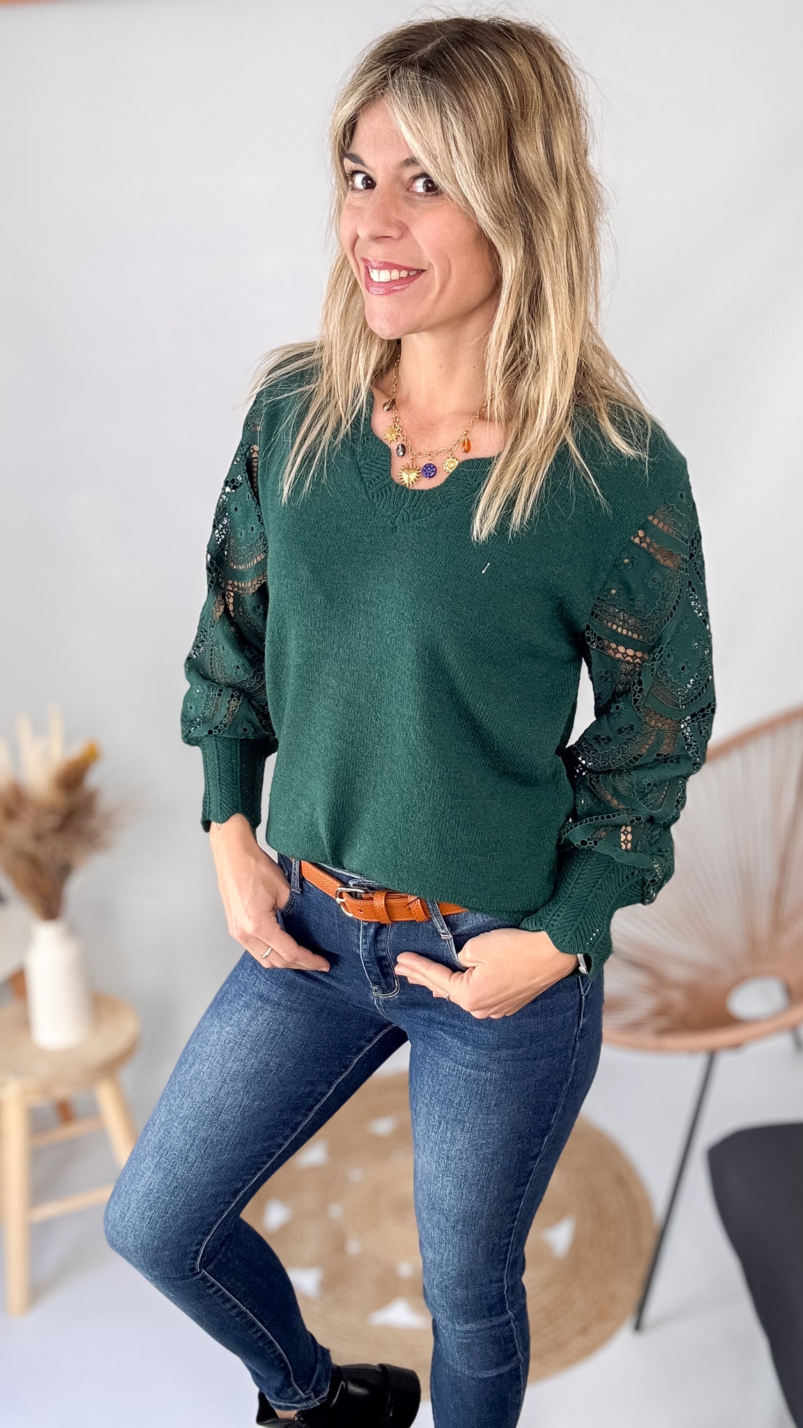 pull vert dentelle manches