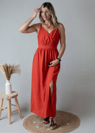 Robe longue terracotta à décolleté croisé et dos nu noué