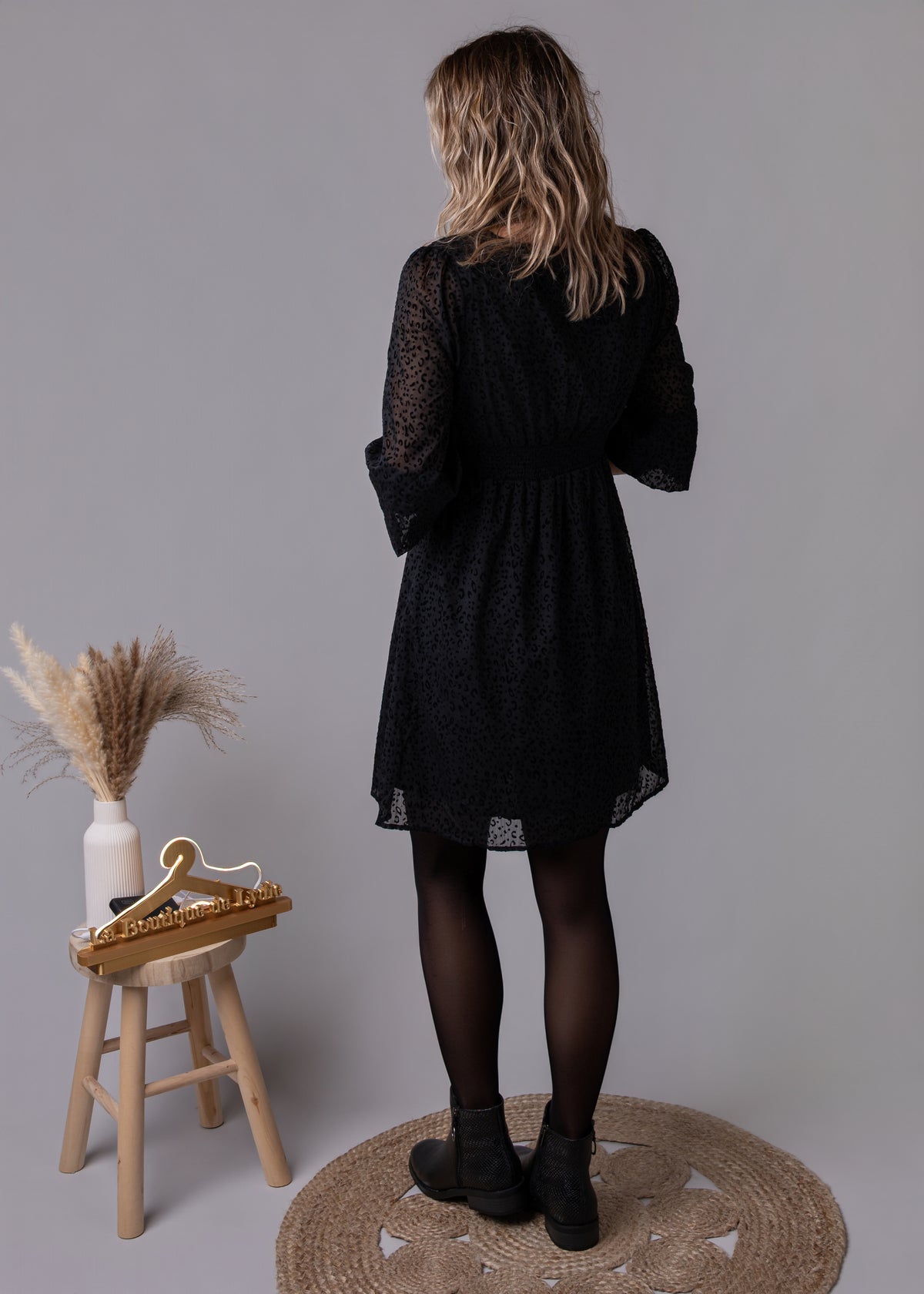 Robe courte noire motifs léopard velours