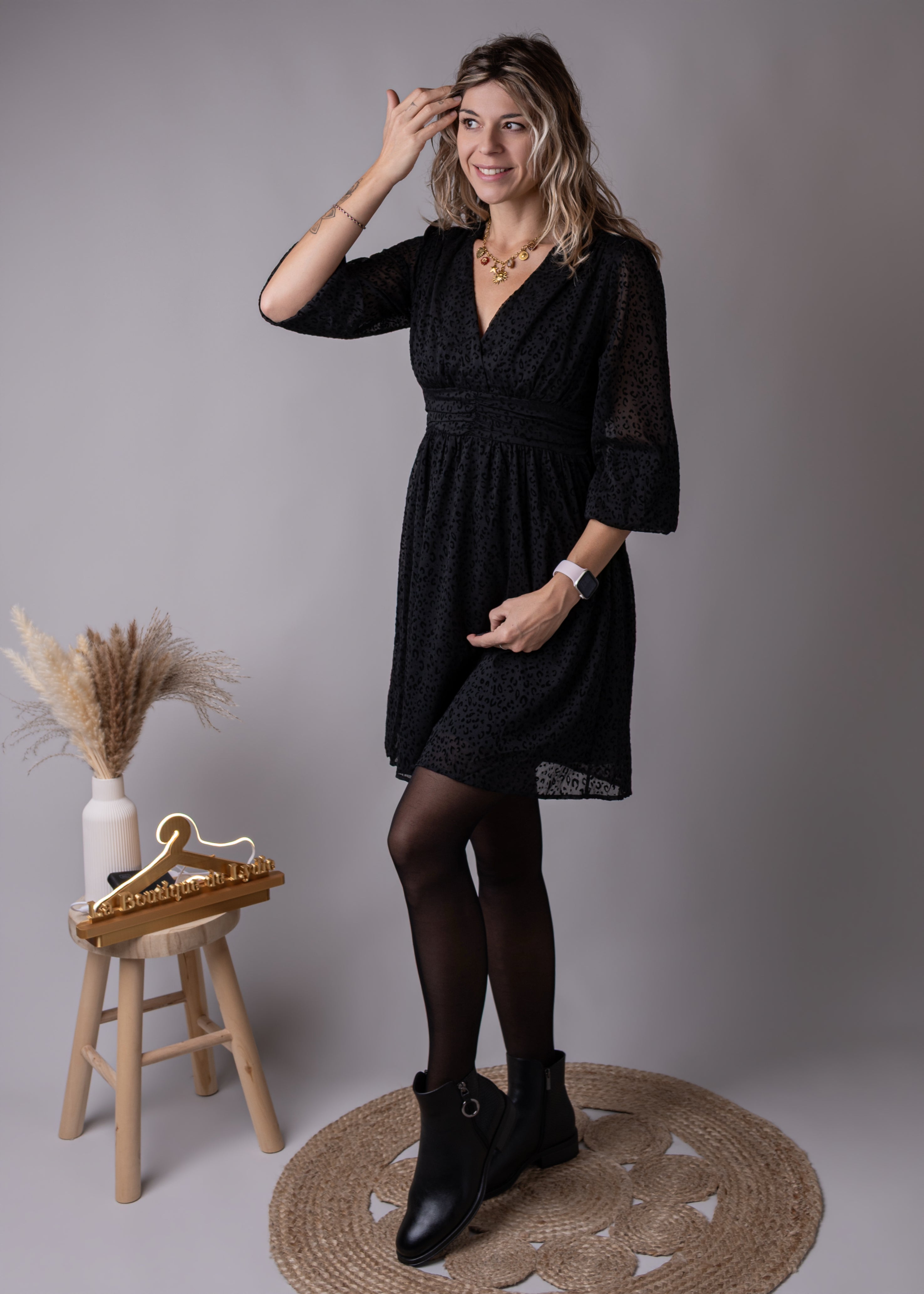 Robe courte noire motifs léopard velours