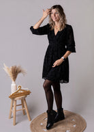 Robe courte noire détails fleuri velours la boutique de lydie