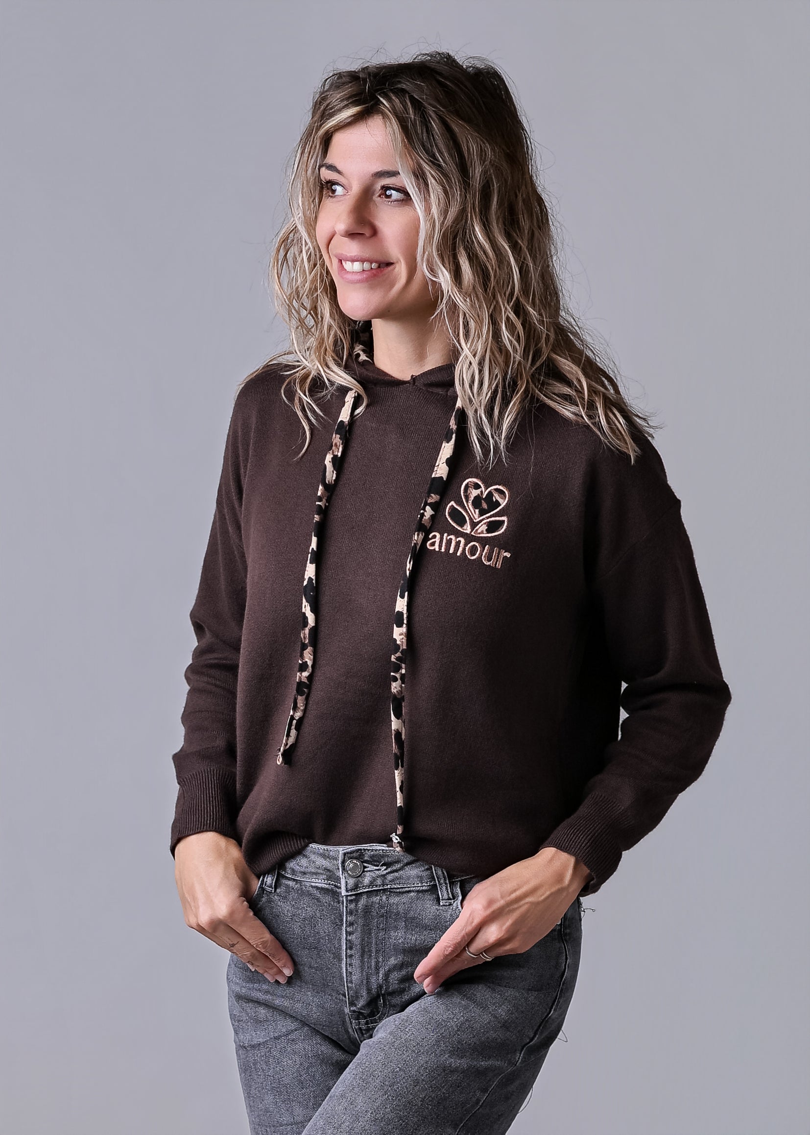 Sweat pull à capuche chocolat détails léopard  la boutique de lydie
