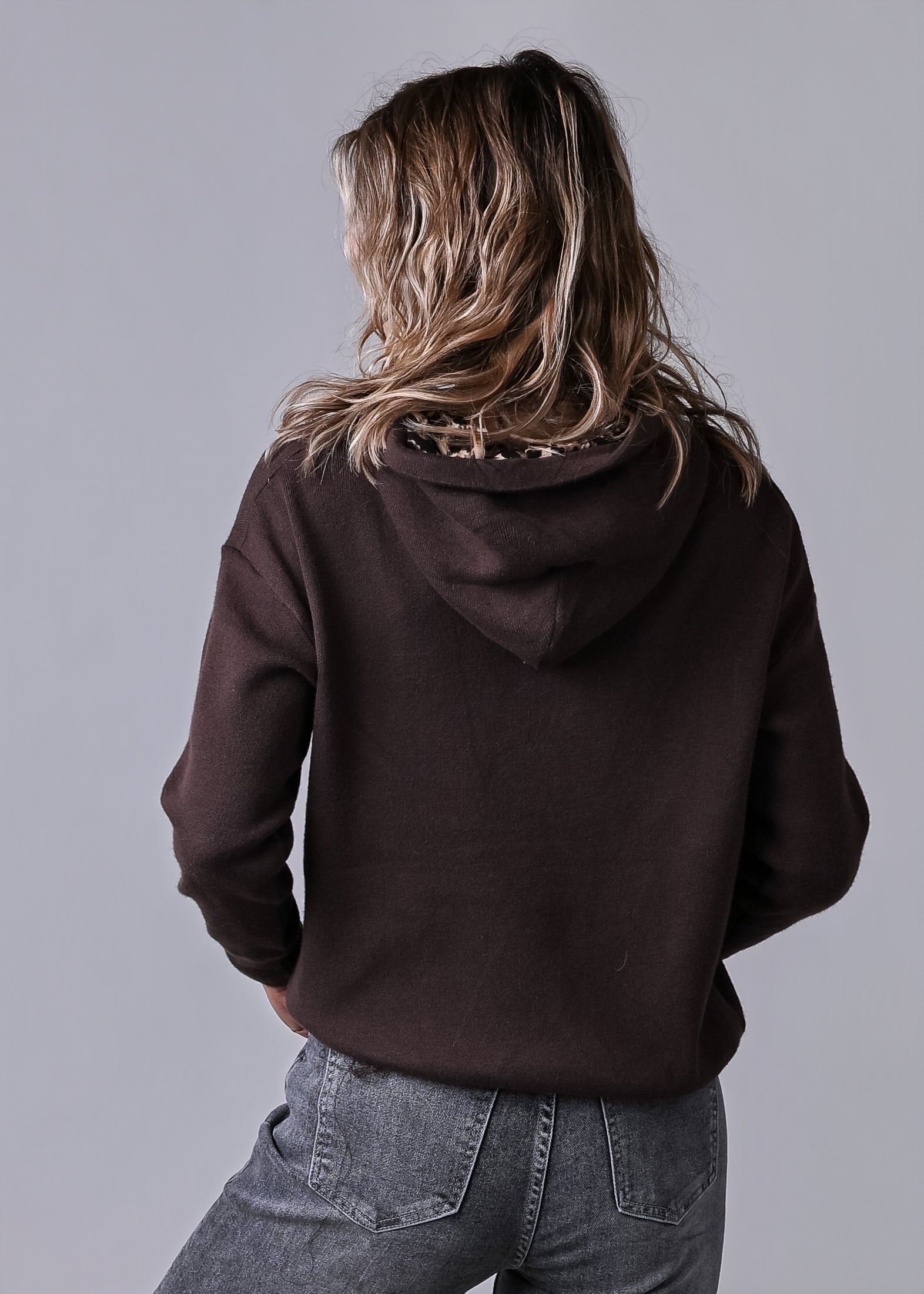 Sweat pull à capuche chocolat détails léopard 