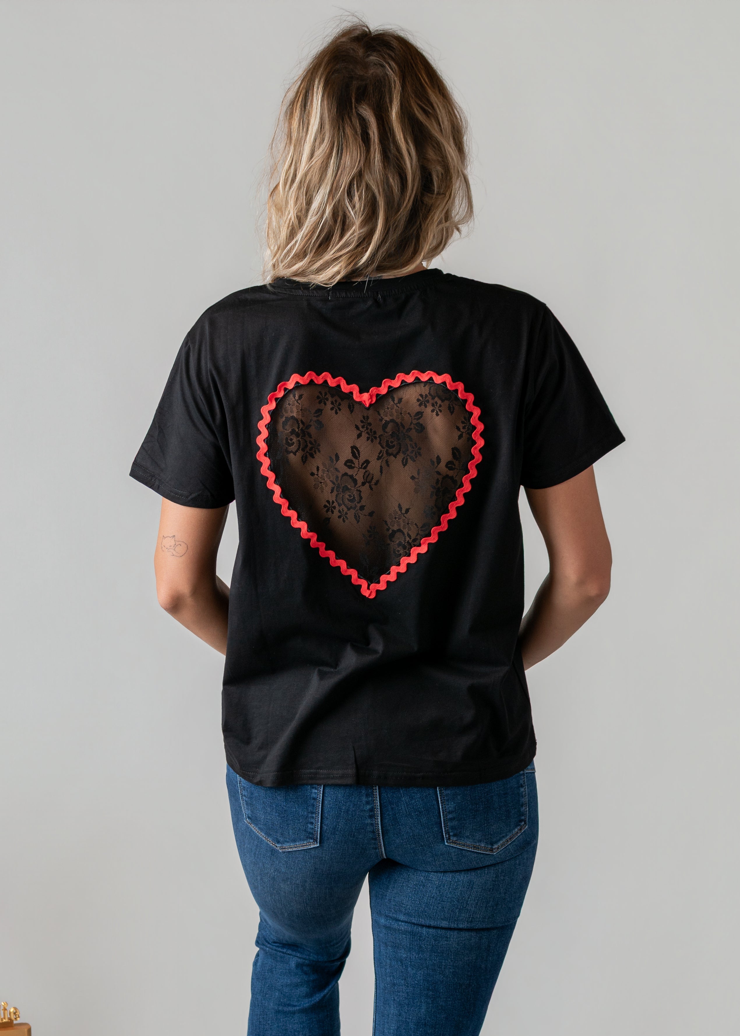 T-shirt noir cœur dentelle Amor