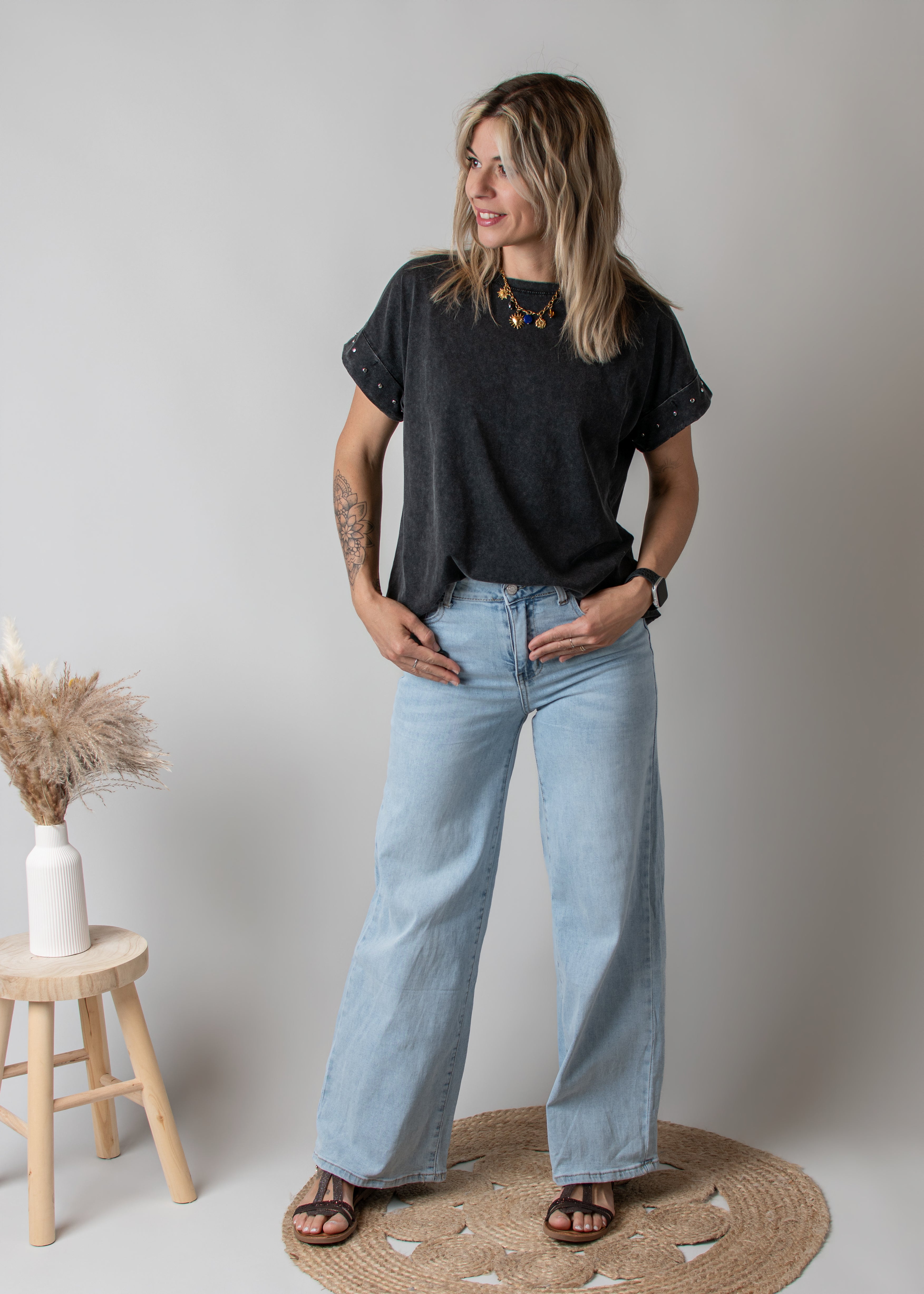 T-shirt Noir Délavé à Clous la boutique de lydie