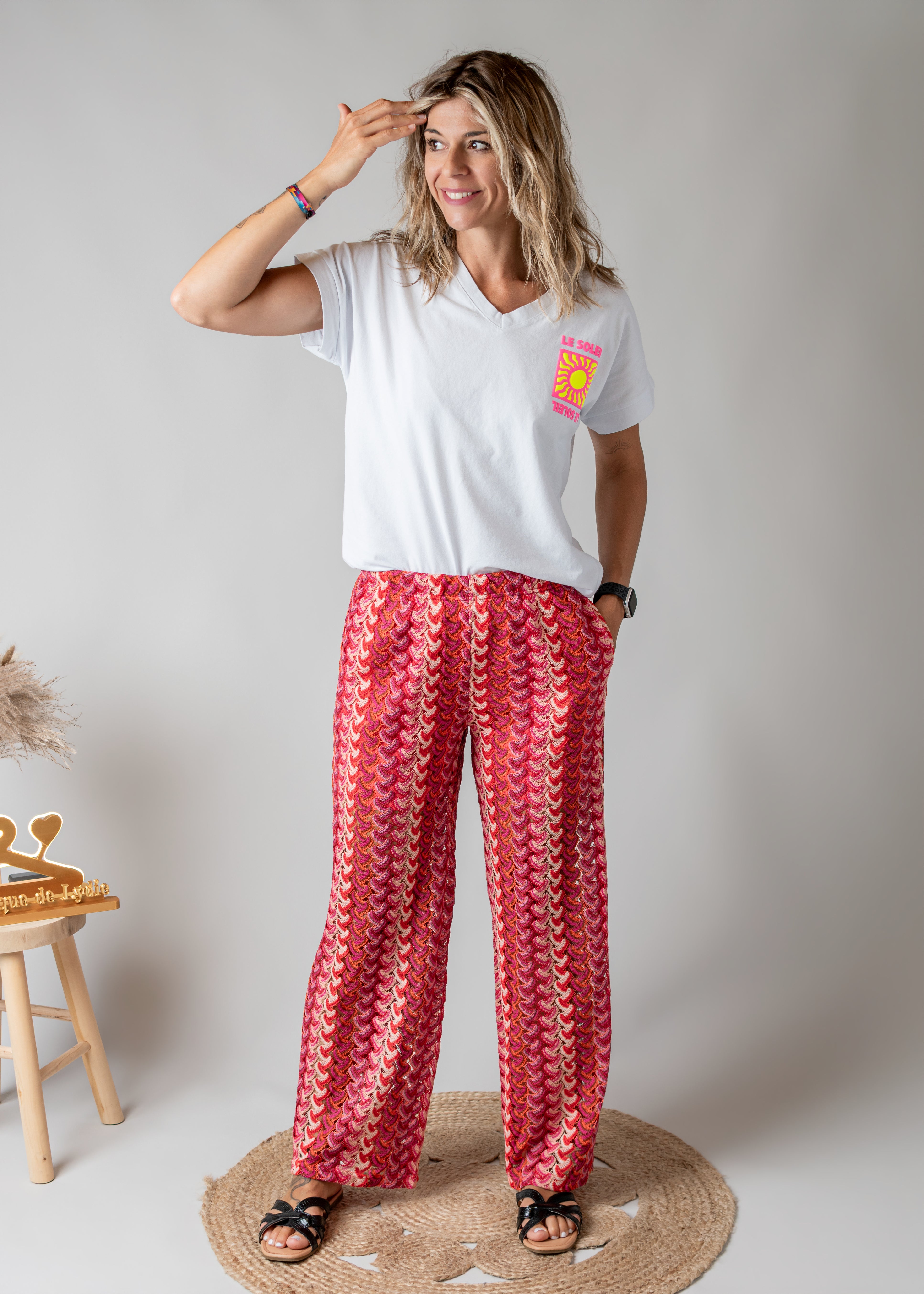T-shirt blanc col V floqué "Le Soleil" fluo la boutique de lydie