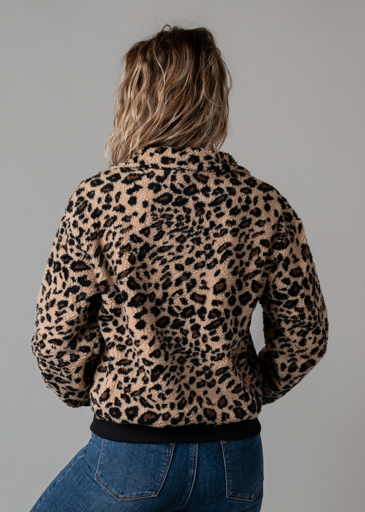 Veste zippée bouclée léopard
