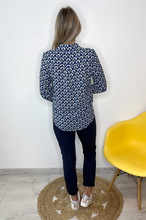 Charger l&#39;image dans la galerie, Chemise écru avec motif bleu 
