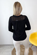 Charger l&#39;image dans la galerie, Blouse noire avec dentelle épaule
