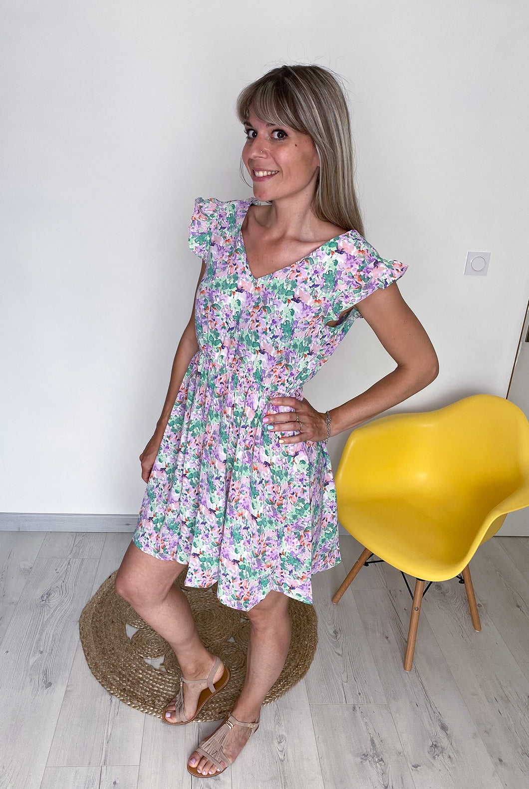 Robe fleurie rose et verte dos ouvert dentelle