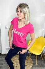 Charger l&#39;image dans la galerie, T-shirt rose imprimé Liberty
