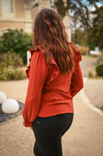 Charger l&#39;image dans la galerie, Blouse avec volant couleur rouille la boutique de lydie
