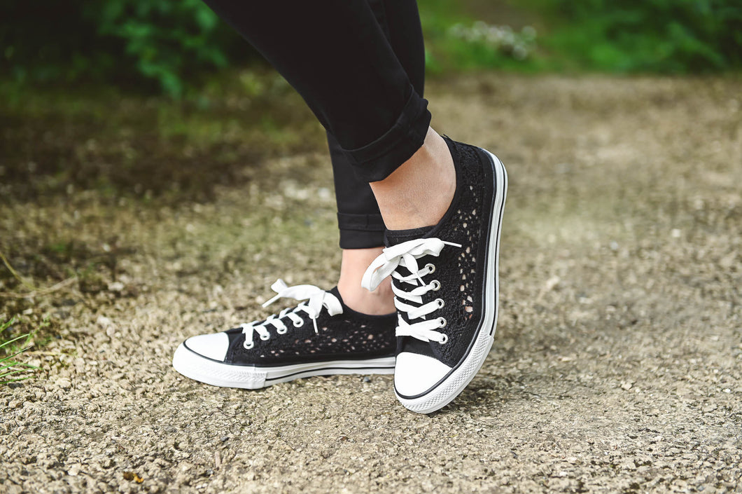 Baskets dentelles noires converses la boutique de lydie
