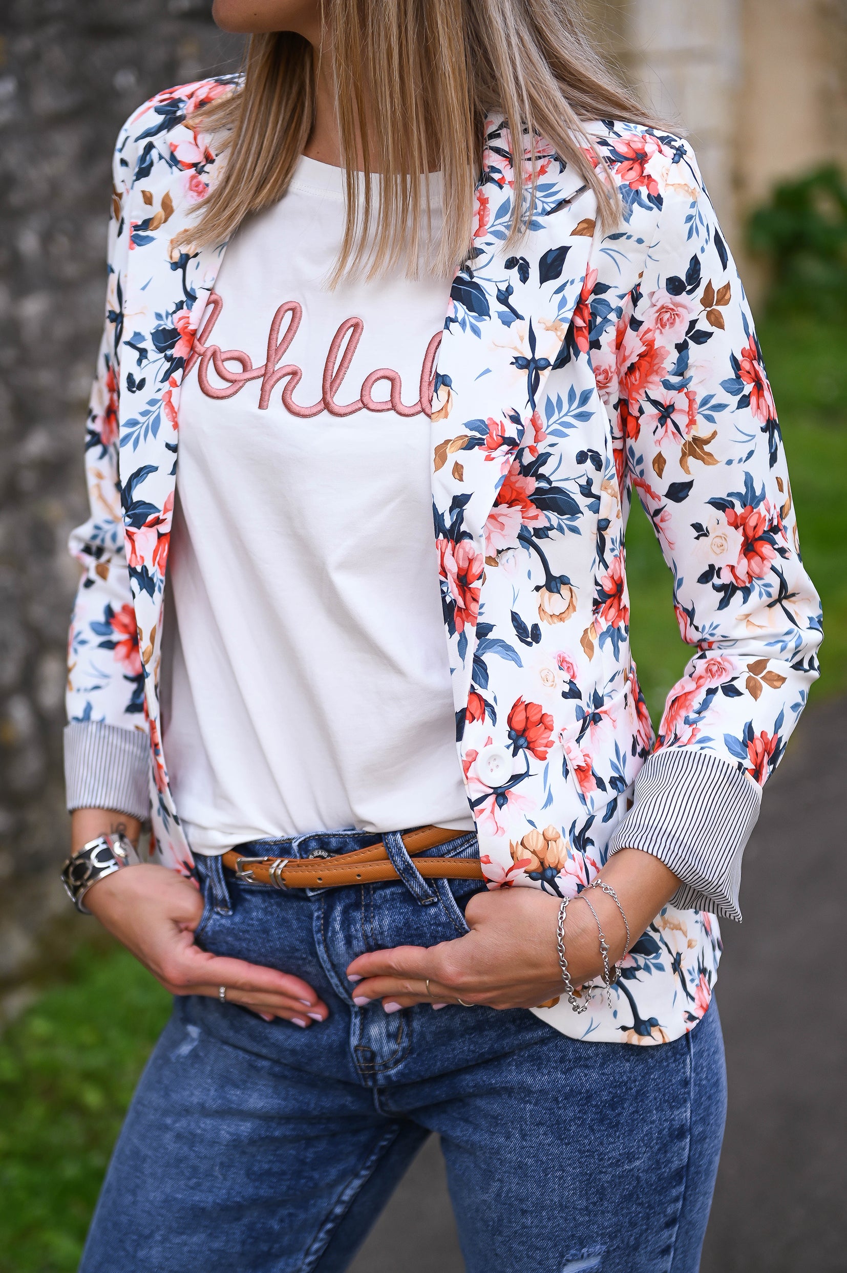 Blazer blanc motif fleuri rouge la boutique de lydie 